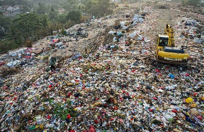 100 Pictures Of ‘Urban Hell’ Showing Everything That’s Wrong With Our Society (New Pics)