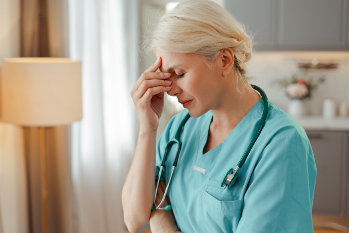 Doctor Refuses To Rehire Sister After She Cost The Practice $40,000, Parents Freak Out