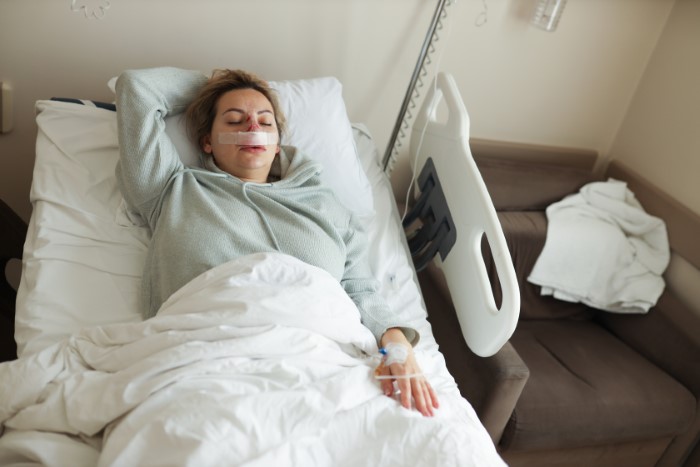 Doctor Refuses To Rehire Sister After She Cost The Practice $40,000, Parents Freak Out