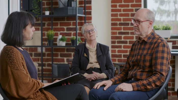 Doctor Refuses To Rehire Sister After She Cost The Practice $40,000, Parents Freak Out