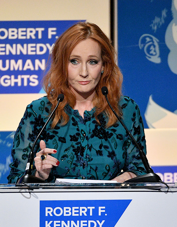User Bets $100 That J.K. Rowling Is A &#8216;Closet Lesbian&#8217; And Her Response Has Hilarious Reactions