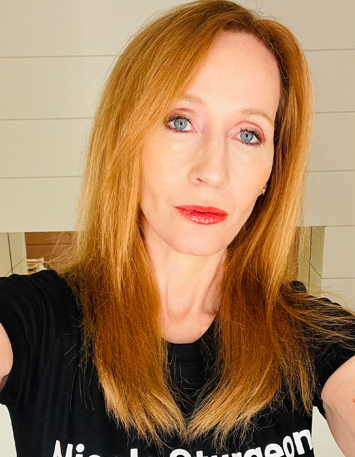 User Bets $100 That J.K. Rowling Is A &#8216;Closet Lesbian&#8217; And Her Response Has Hilarious Reactions