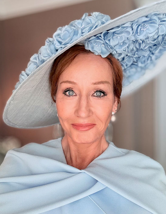 User Bets $100 That J.K. Rowling Is A &#8216;Closet Lesbian&#8217; And Her Response Has Hilarious Reactions