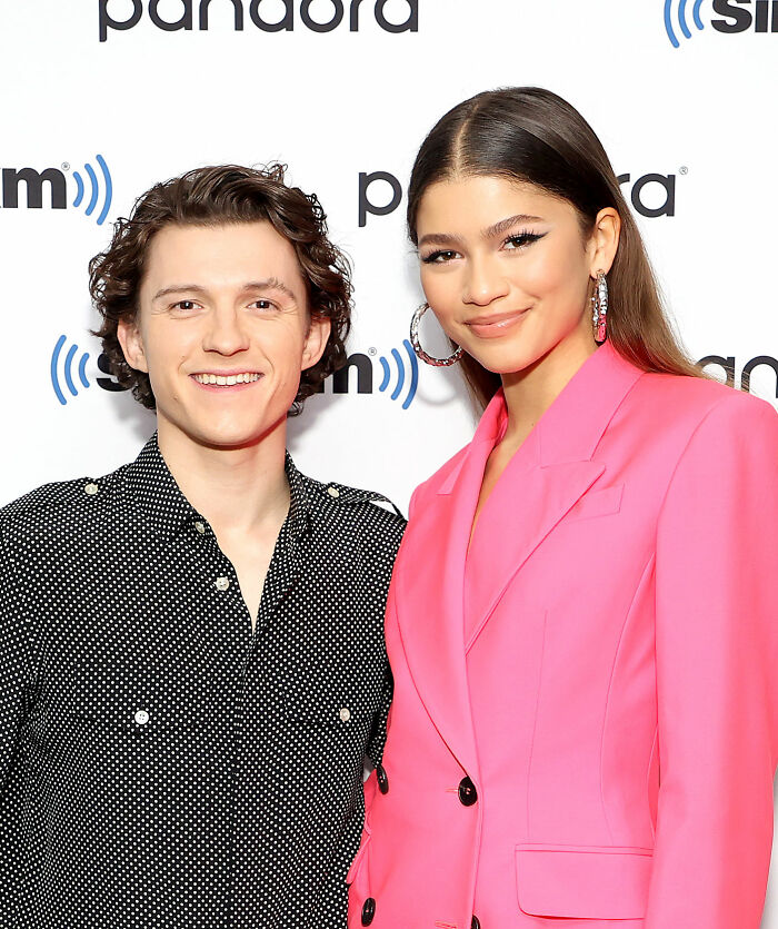 &#8220;Look At Her Face&#8221;: Zendaya Fans Convinced She&#8217;s Pregnant After Photo With Lisa Goes Viral