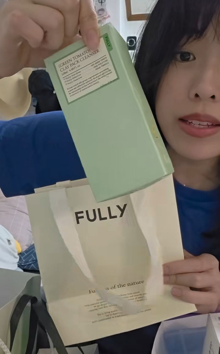 &#8220;They Give You Trauma and Attitude&#8221;: Woman Goes To Job Interviews In Korea And Shares Her Gift Haul