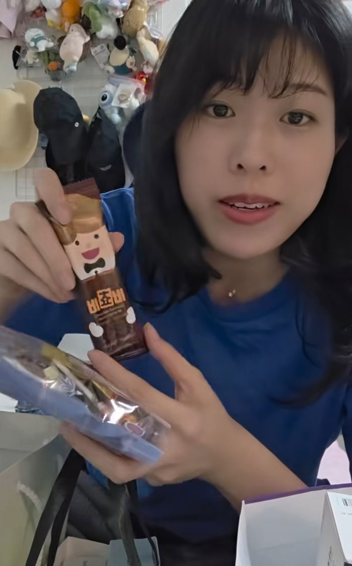 &#8220;They Give You Trauma and Attitude&#8221;: Woman Goes To Job Interviews In Korea And Shares Her Gift Haul