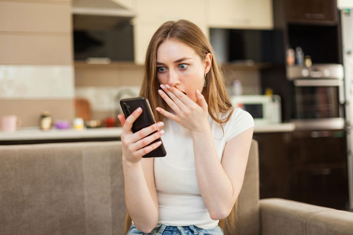 Lady Cuts Contact With Toxic Daughter, Friend Feels Bad For Her And Wonders If She Should Intervene