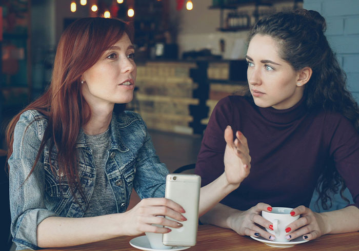 Woman Decides To Ruin 11-Year Friendship After Seeing What Her BFF Did On Girls’ Night