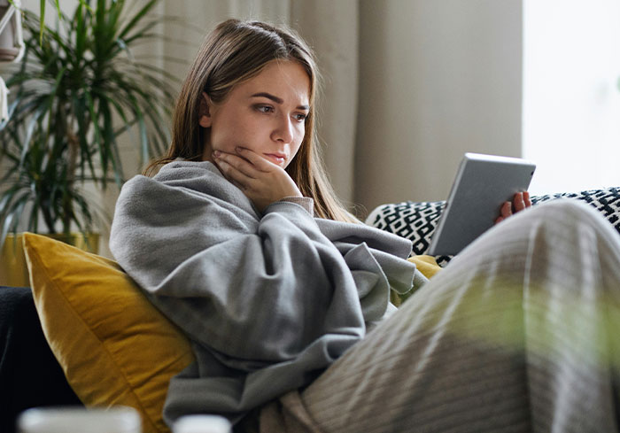 Woman Decides To Ruin 11-Year Friendship After Seeing What Her BFF Did On Girls’ Night