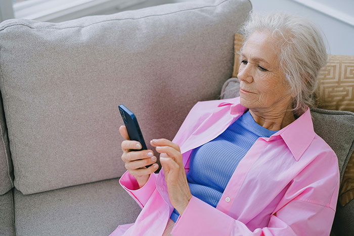 Times Elderly People Were Just So Clueless With Technology, It Resulted In These 80 Fails