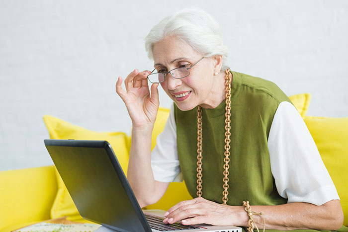 Times Elderly People Were Just So Clueless With Technology, It Resulted In These 80 Fails