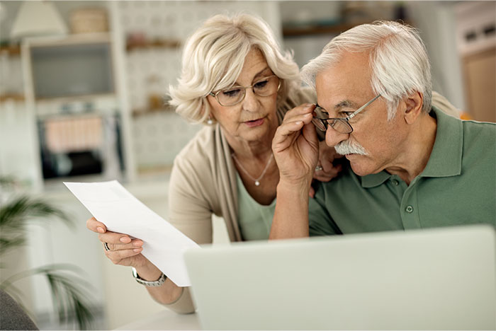 Woman Refuses To Give Up On 35-Year-Long Marriage, Asks Online How To Deal With Husband’s Ego