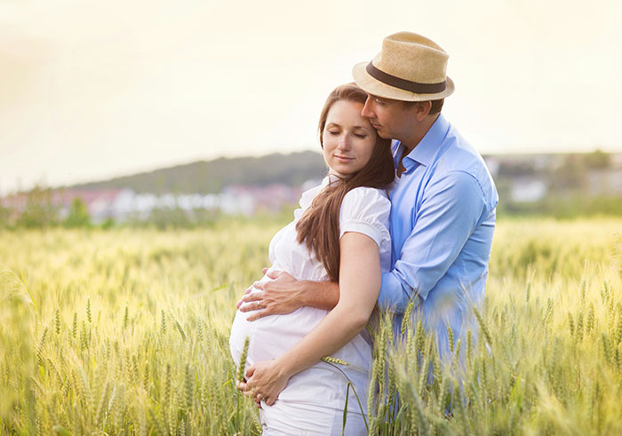 Parents-To-Be Argue Over Baby Name, Mom Wants To Honor Childhood Dog, Dad Worries It Sounds Silly