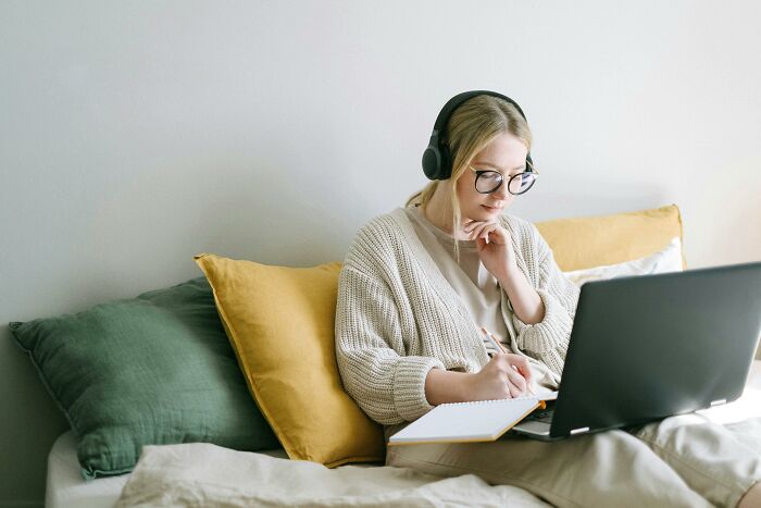 “Think You’re Smart?”: Only The Sharpest Minds Score Above 26/35 On This 50-50 Quiz