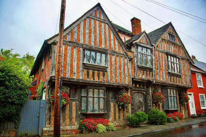 21 Iconic TV Houses You Probably Didn’t Know Actually Exist In Real Life
