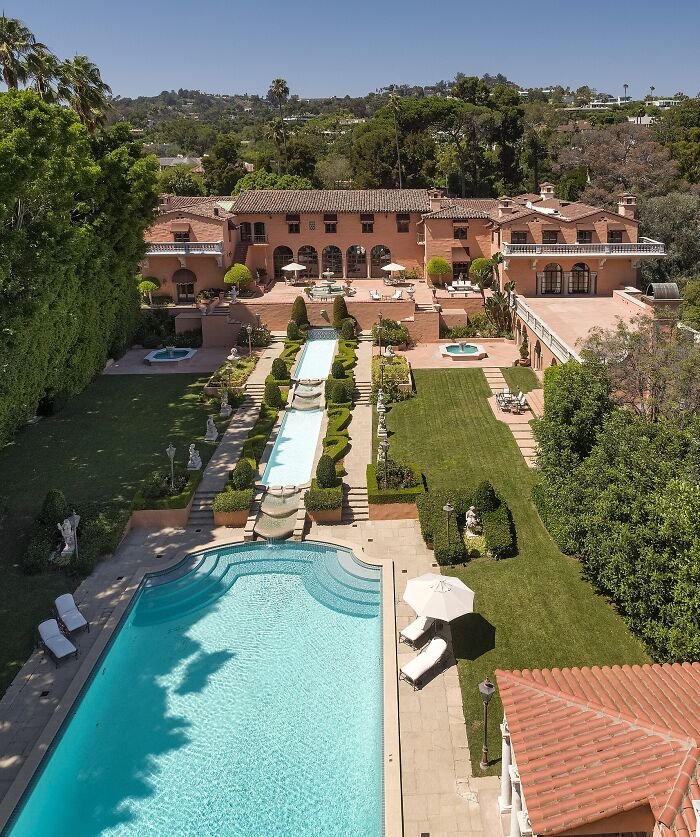21 Iconic TV Houses You Probably Didn’t Know Actually Exist In Real Life