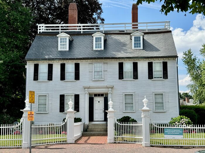 21 Iconic TV Houses You Probably Didn’t Know Actually Exist In Real Life