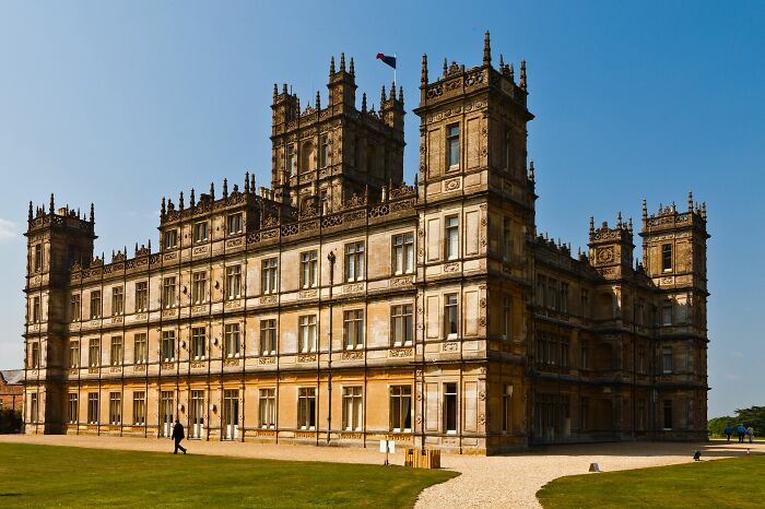 21 Iconic TV Houses You Probably Didn’t Know Actually Exist In Real Life