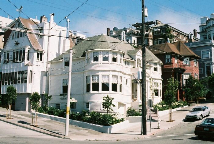 21 Iconic TV Houses You Probably Didn’t Know Actually Exist In Real Life