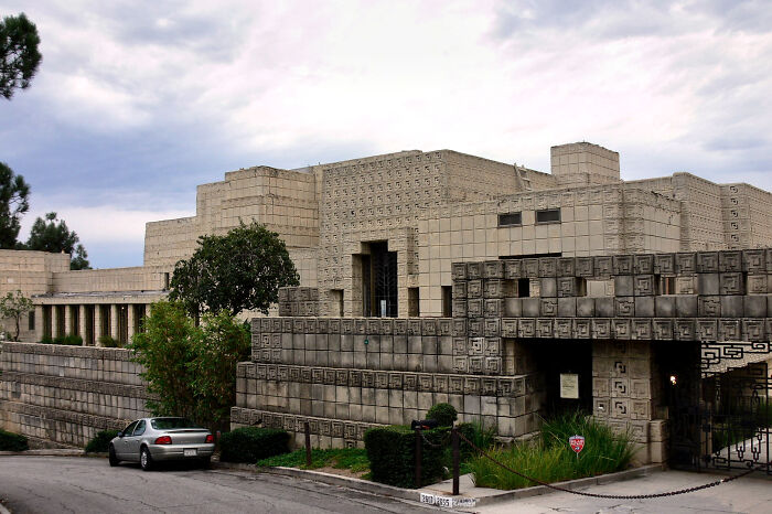 21 Iconic TV Houses You Probably Didn’t Know Actually Exist In Real Life