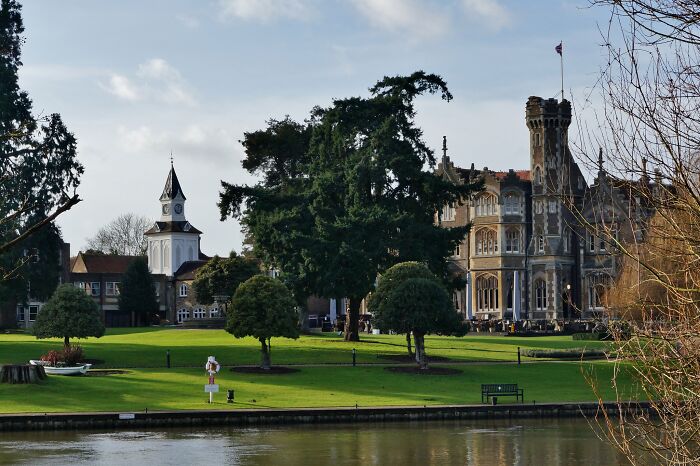 21 Iconic TV Houses You Probably Didn’t Know Actually Exist In Real Life