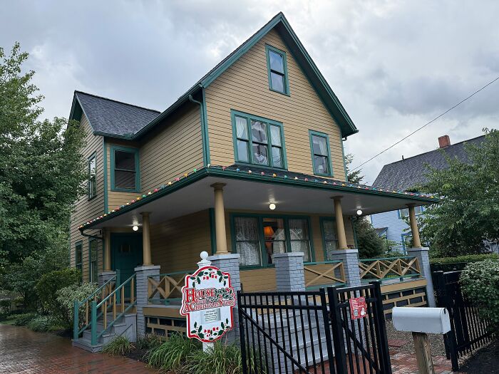 21 Iconic TV Houses You Probably Didn’t Know Actually Exist In Real Life