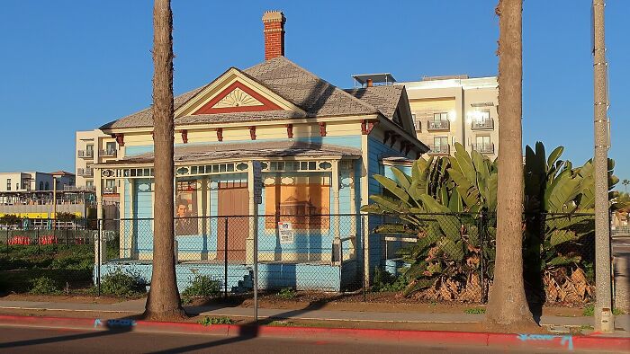 21 Iconic TV Houses You Probably Didn’t Know Actually Exist In Real Life