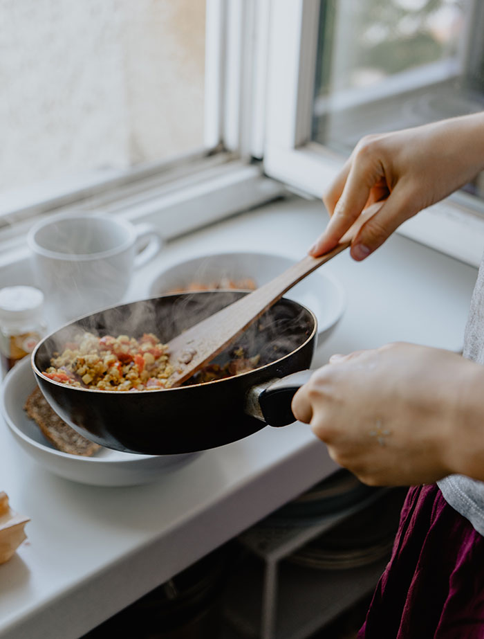 Man Announces He’s Divorcing Wife When He Discovers She Purposefully Cooks Meals Daughter Won’t Eat