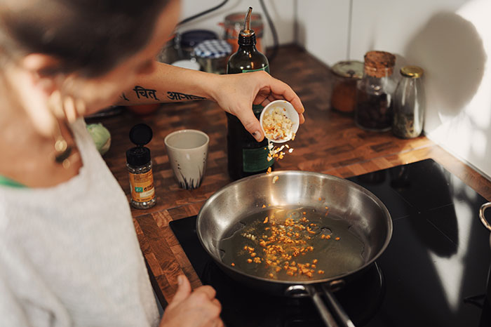 Man Announces He’s Divorcing Wife When He Discovers She Purposefully Cooks Meals Daughter Won’t Eat