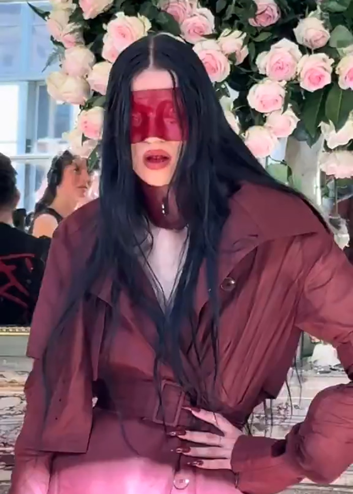 Paris Fashion Week Turns Into A Disaster After Runway Looks Spark Online Controversy