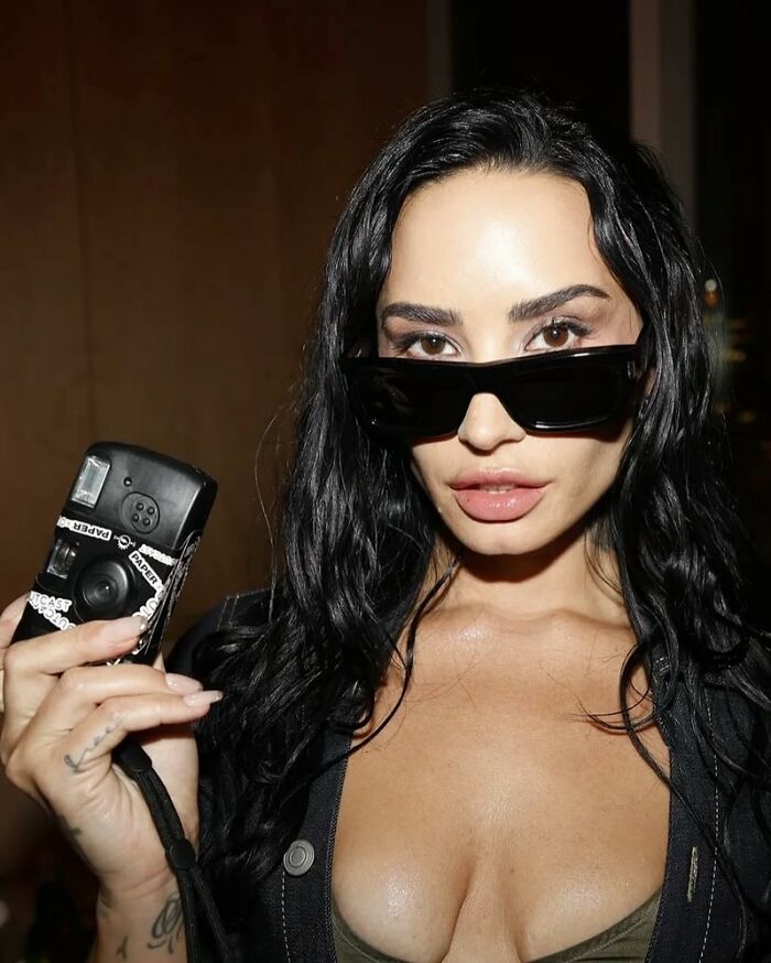 &#8220;Bring Buccal Fat Back&#8221;: Demi Lovato’s Dramatic New Look Sparks Plastic Surgery Speculation