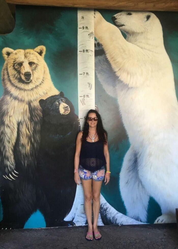 “Triceratops Femur”: 80 Amazing Photos Where Humans Show The True Scale Of Things