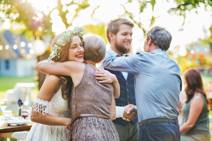 74 Times Wedding Guests Made The Bride And Groom Regret Even Knowing Them