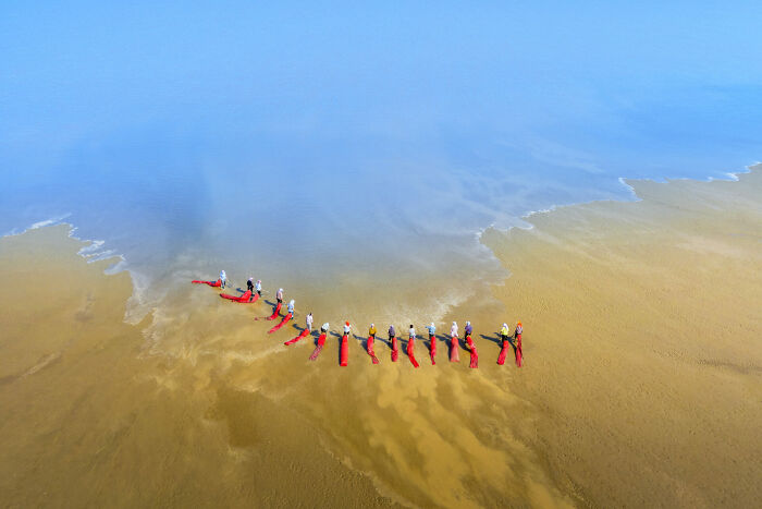 76 Stunning Images From The 2025 Ocean Photographer Of The Year Awards