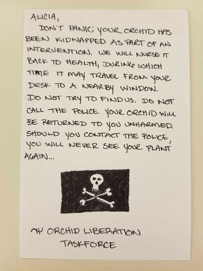 75 Passive-Aggressive Notes From Coworkers Who’ve Clearly Reached Their Breaking Point (New Pics)