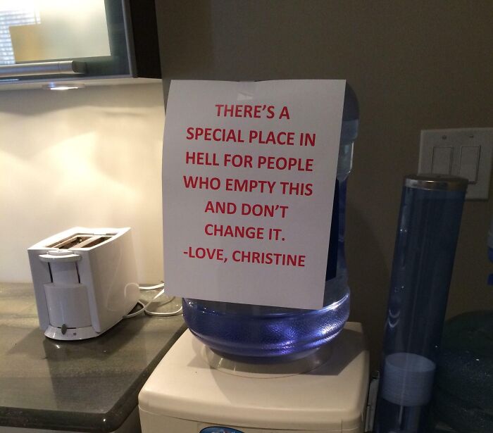 75 Passive-Aggressive Notes From Coworkers Who’ve Clearly Reached Their Breaking Point (New Pics)