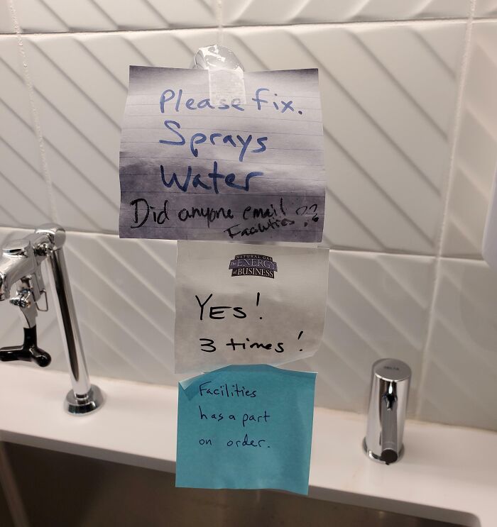 75 Passive-Aggressive Notes From Coworkers Who’ve Clearly Reached Their Breaking Point (New Pics)