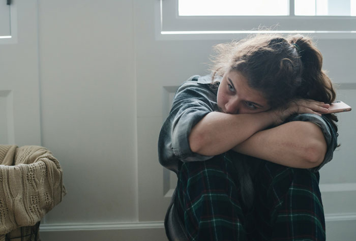 Stepmom Has Long List Of Rules To Keep 16YO In Check, Dad Sees Nothing Wrong, 16YO Helpless