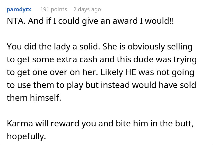 Man Tries To Scam Widow Out Of Her Late Husband’s Golf Clubs, Hero Shopper Crushes His Deal
