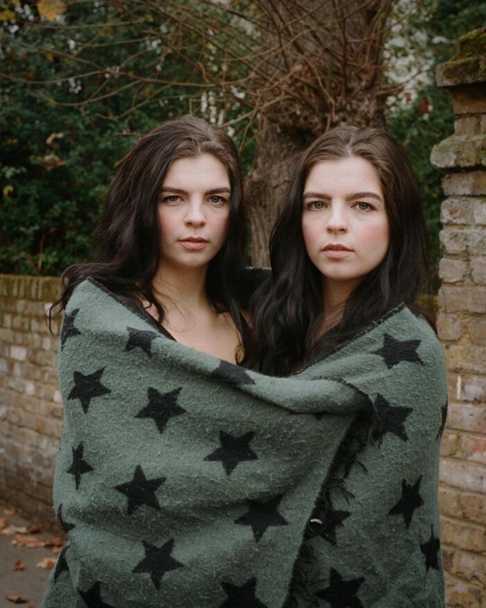 Eleonora Collini’s Twin Portraits Reveal How Similar And Different Siblings Can Be (26 Pics)