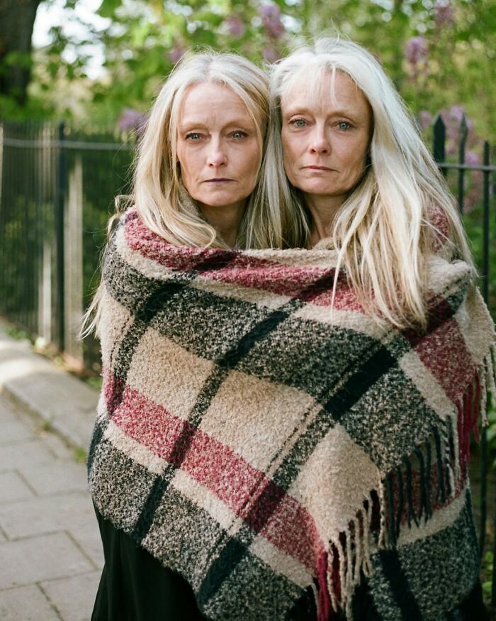 Eleonora Collini’s Twin Portraits Reveal How Similar And Different Siblings Can Be (26 Pics)