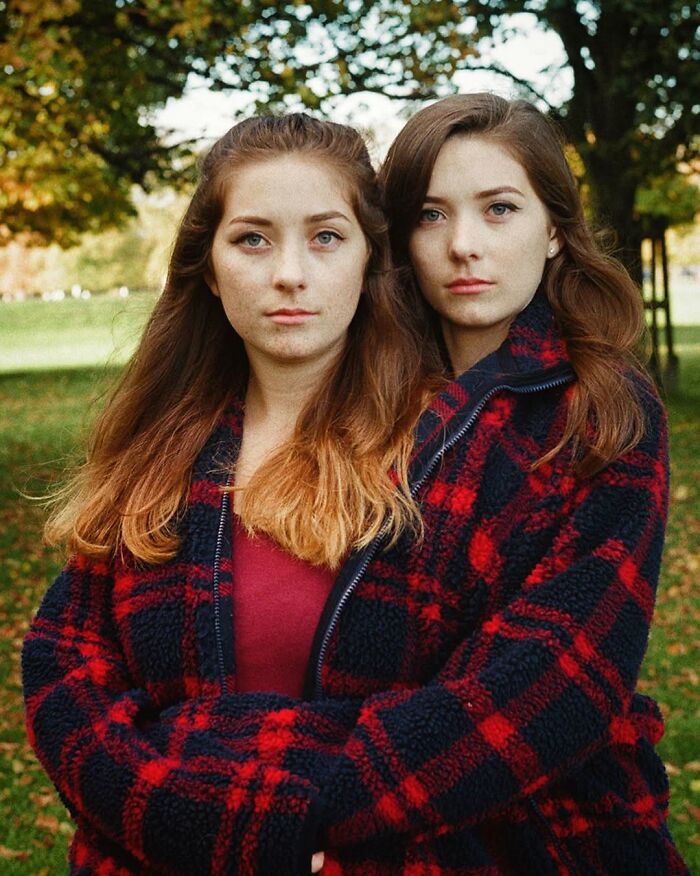 Eleonora Collini’s Twin Portraits Reveal How Similar And Different Siblings Can Be (26 Pics)