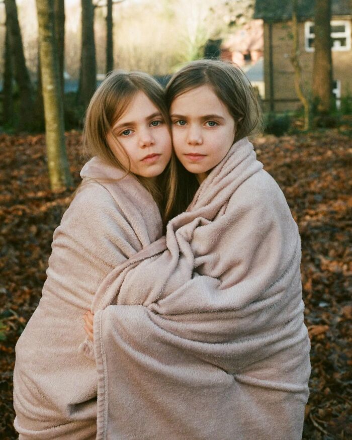 Eleonora Collini’s Twin Portraits Reveal How Similar And Different Siblings Can Be (26 Pics)
