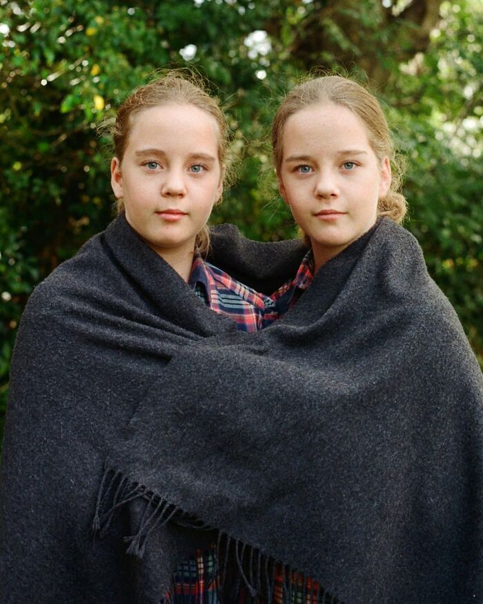 Eleonora Collini’s Twin Portraits Reveal How Similar And Different Siblings Can Be (26 Pics)