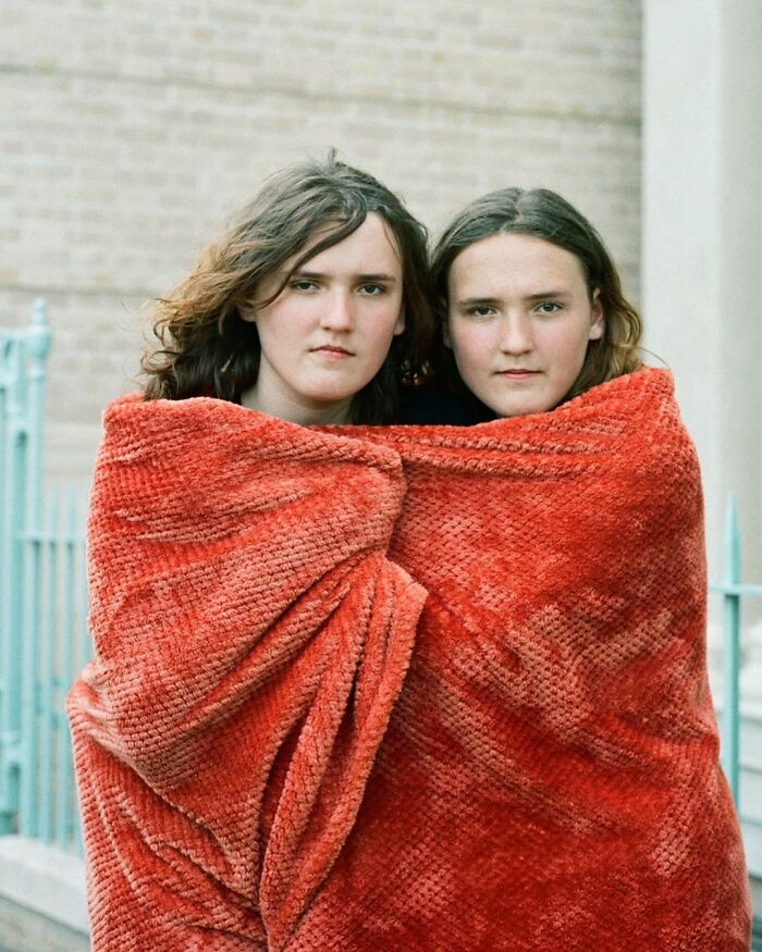 Eleonora Collini’s Twin Portraits Reveal How Similar And Different Siblings Can Be (26 Pics)