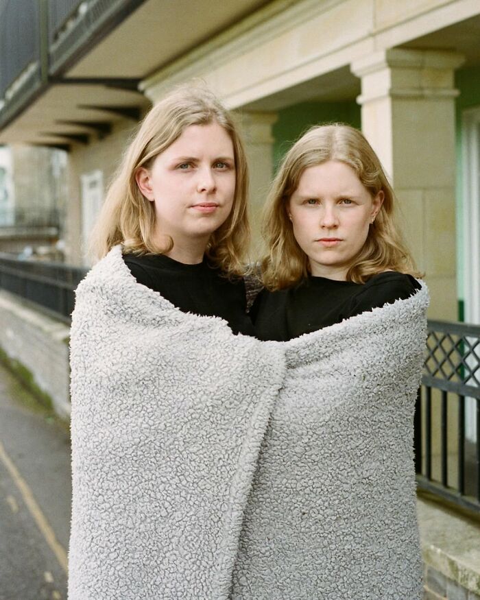 Eleonora Collini’s Twin Portraits Reveal How Similar And Different Siblings Can Be (26 Pics)