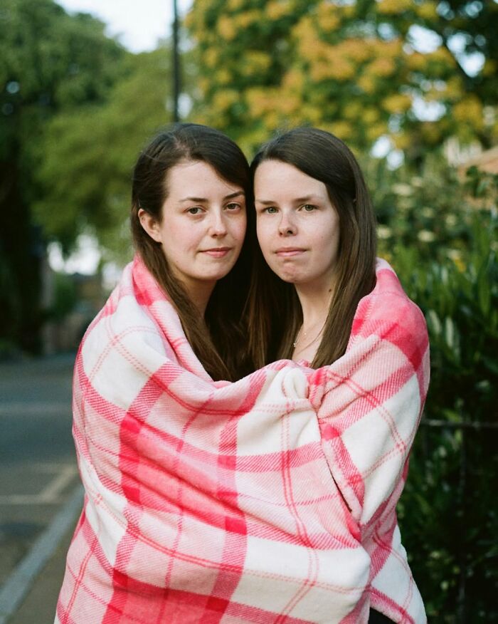 Eleonora Collini’s Twin Portraits Reveal How Similar And Different Siblings Can Be (26 Pics)