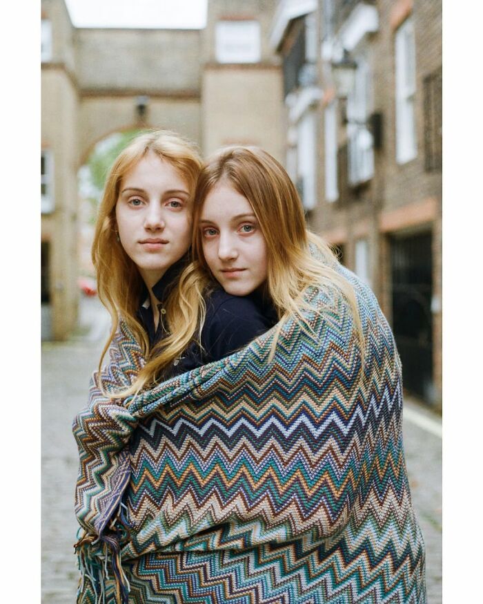 Eleonora Collini’s Twin Portraits Reveal How Similar And Different Siblings Can Be (26 Pics)