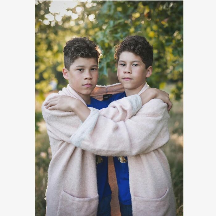 Eleonora Collini’s Twin Portraits Reveal How Similar And Different Siblings Can Be (26 Pics)
