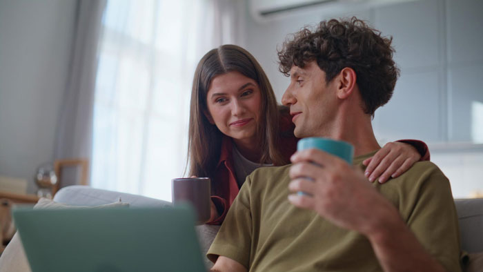 Man Keeps Whining Despite Friend Helping Him With Housing And Job, She Finally Snaps And Says Enough